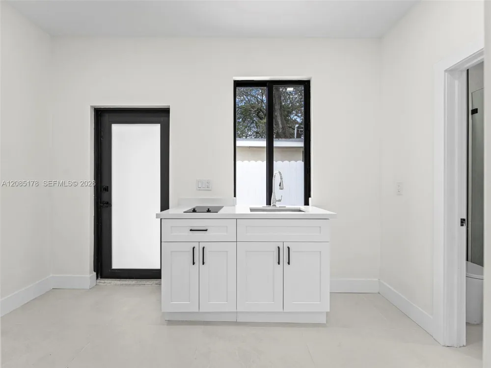 610 NE 164th Ter Miami, FL 33162