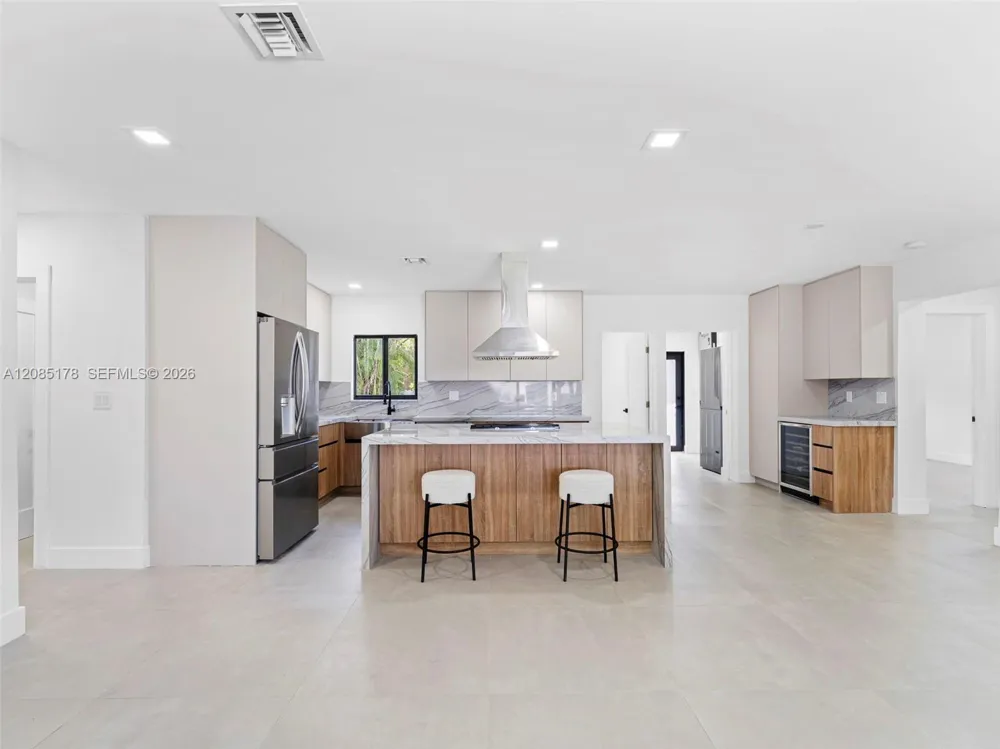 610 NE 164th Ter Miami, FL 33162