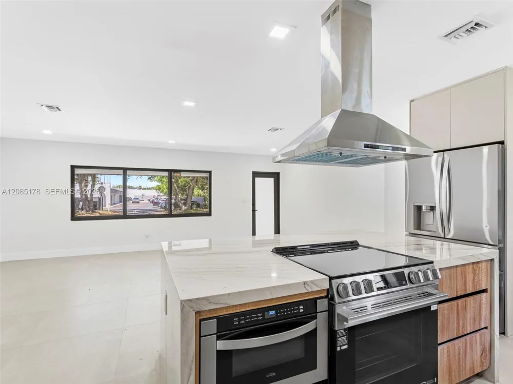 610 NE 164th Ter Miami, FL 33162