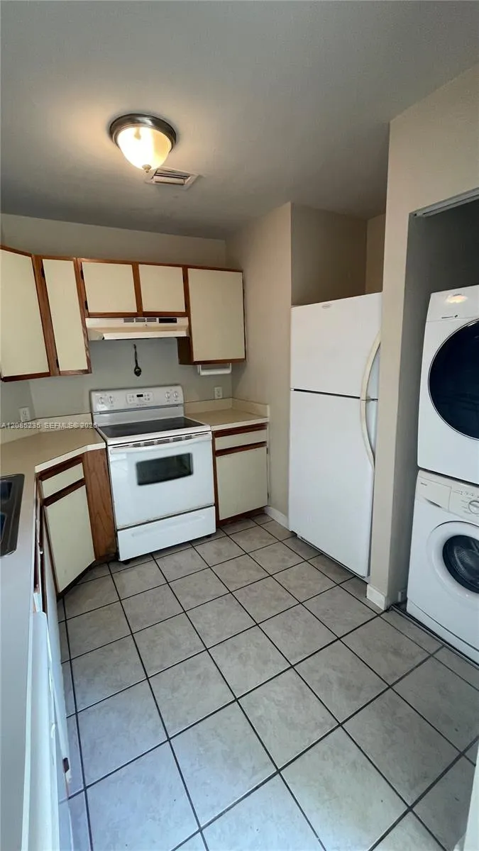 3429 NW 44th St #205 Oakland Park, FL 33309