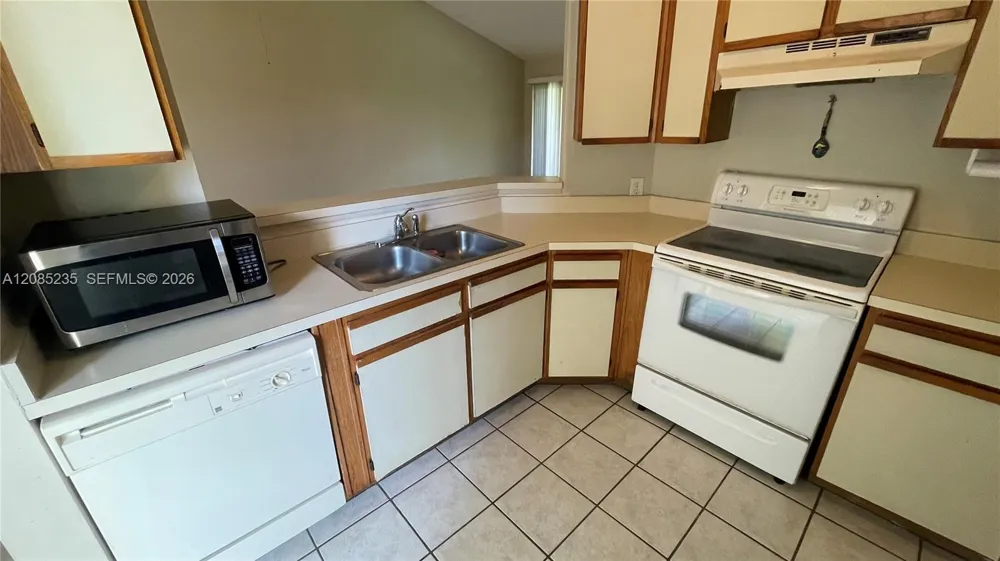 3429 NW 44th St #205 Oakland Park, FL 33309
