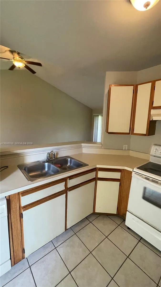3429 NW 44th St #205 Oakland Park, FL 33309