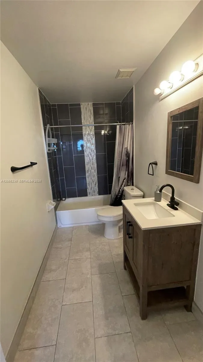 3429 NW 44th St #205 Oakland Park, FL 33309