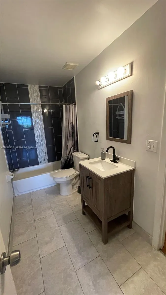 3429 NW 44th St #205 Oakland Park, FL 33309