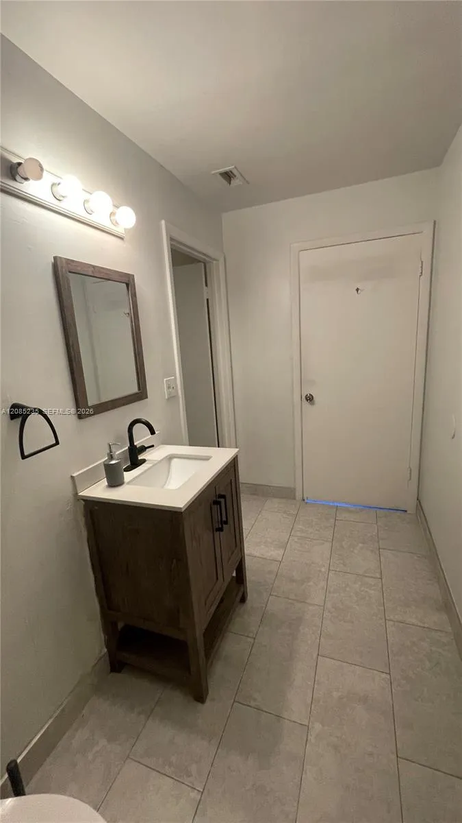 3429 NW 44th St #205 Oakland Park, FL 33309