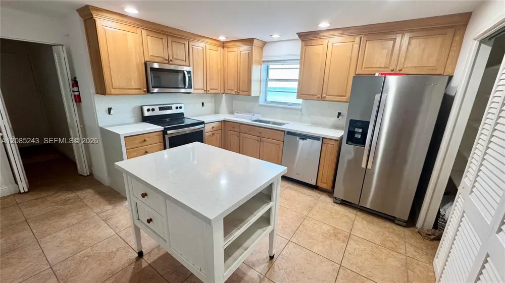 5825 Collins Ave #5G Miami Beach, FL 33140