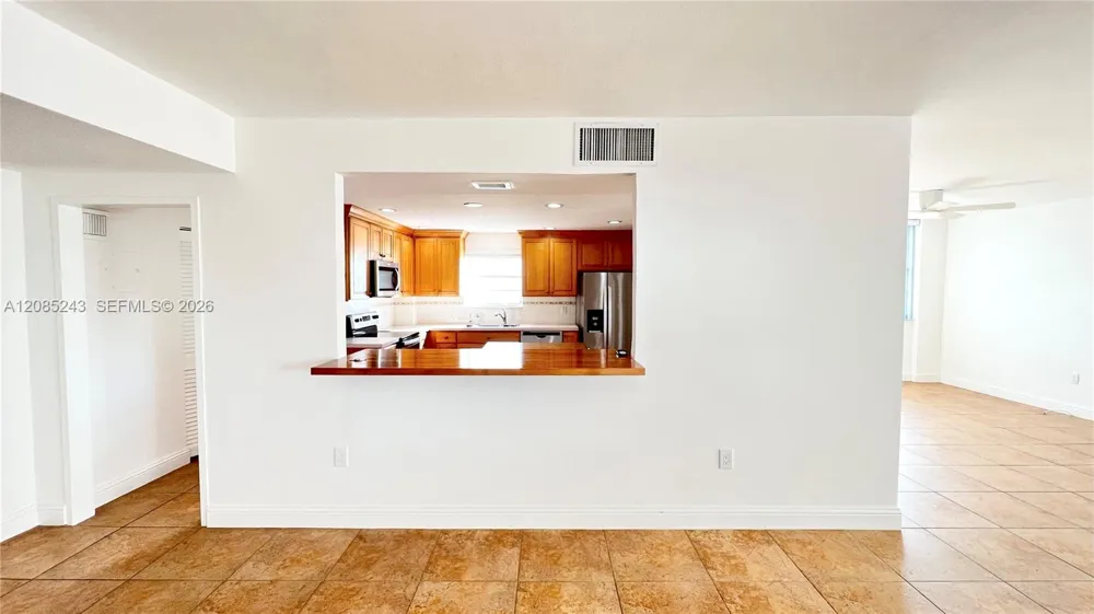 5825 Collins Ave #5G Miami Beach, FL 33140