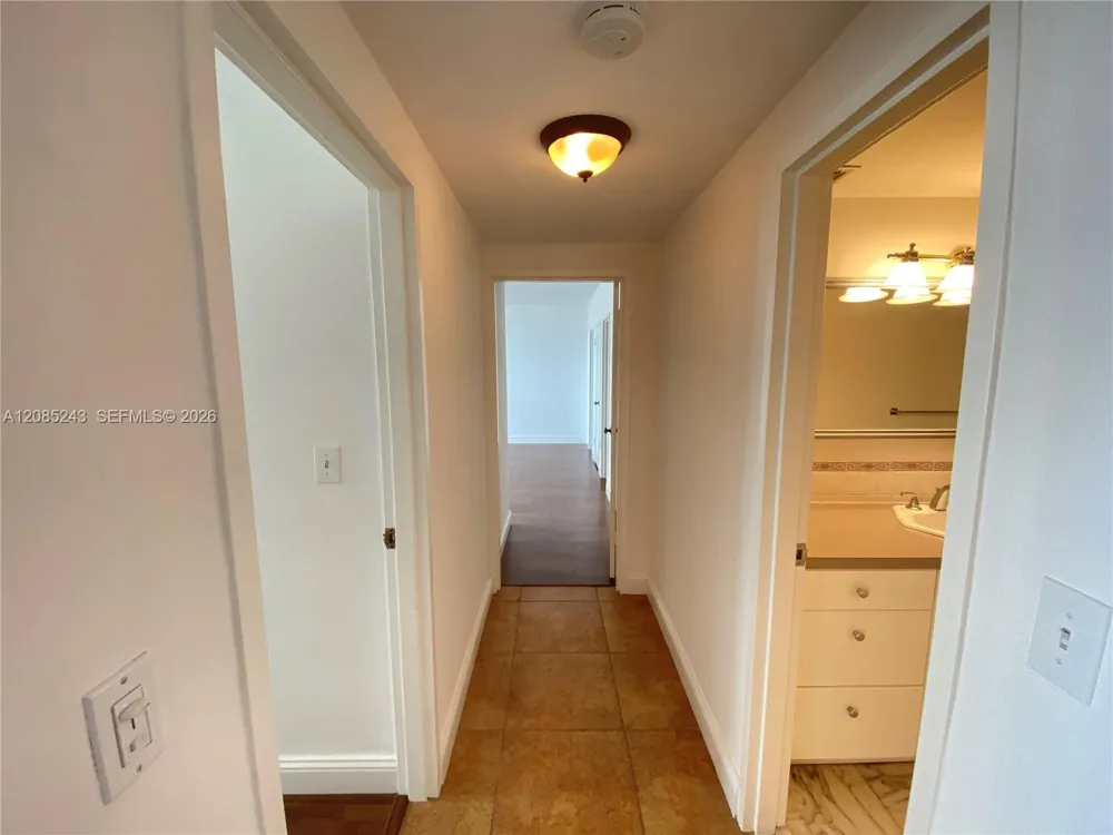 5825 Collins Ave #5G Miami Beach, FL 33140