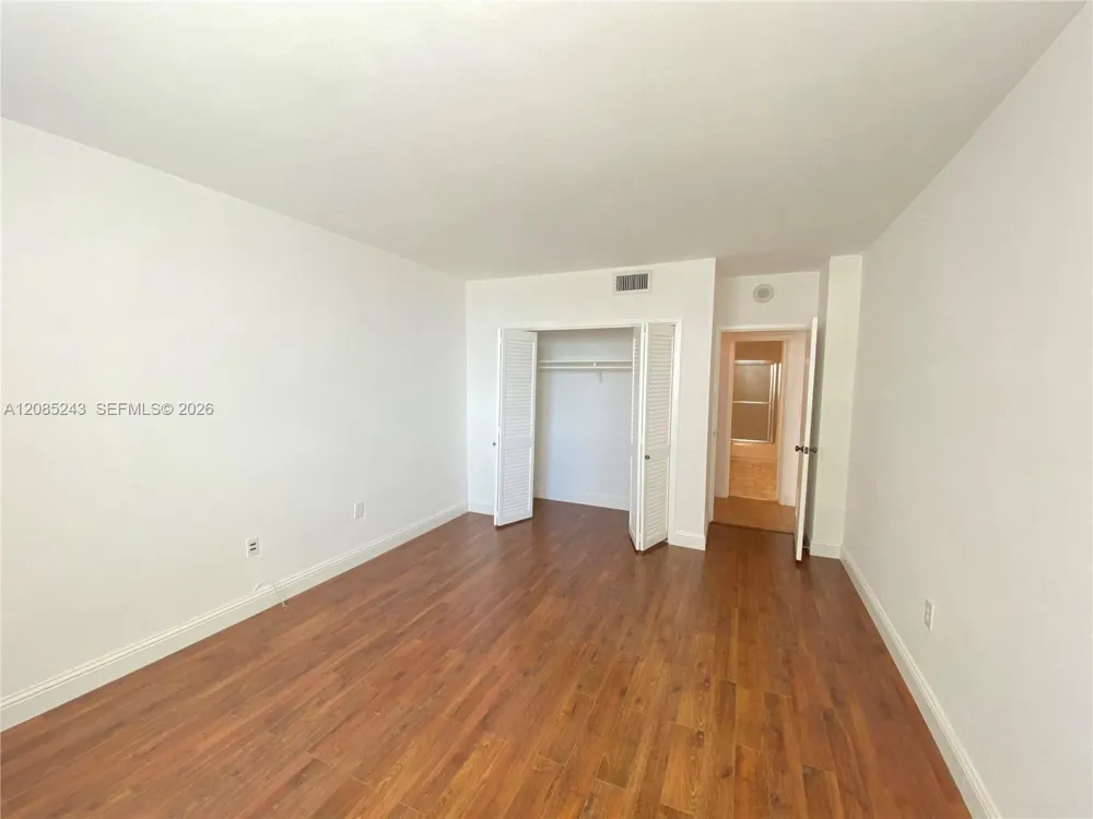 5825 Collins Ave #5G Miami Beach, FL 33140
