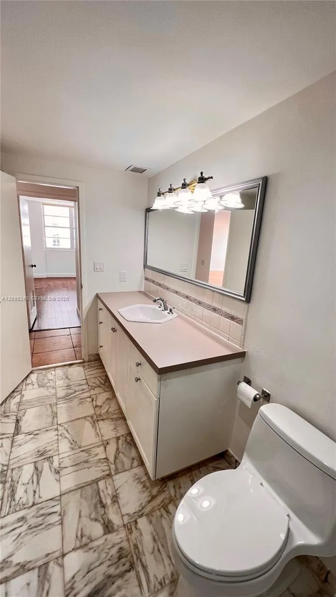 5825 Collins Ave #5G Miami Beach, FL 33140