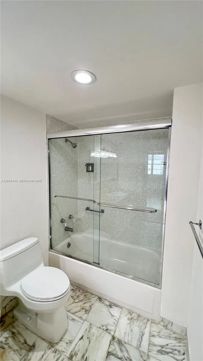 5825 Collins Ave #5G Miami Beach, FL 33140