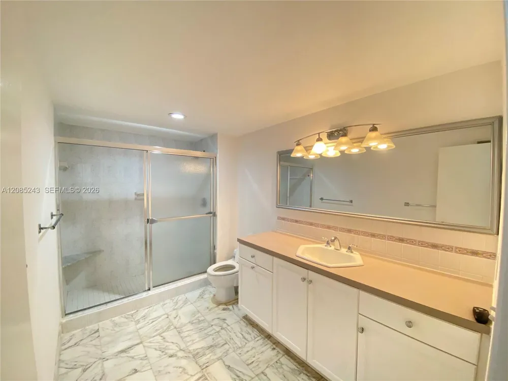 5825 Collins Ave #5G Miami Beach, FL 33140