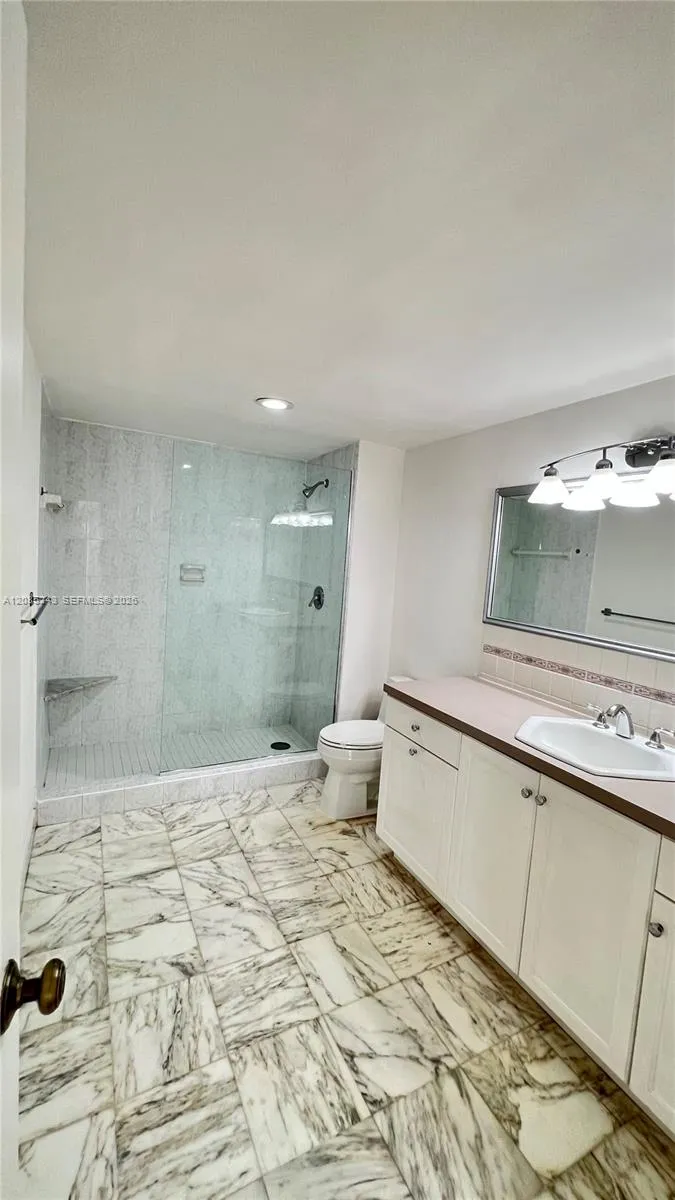 5825 Collins Ave #5G Miami Beach, FL 33140