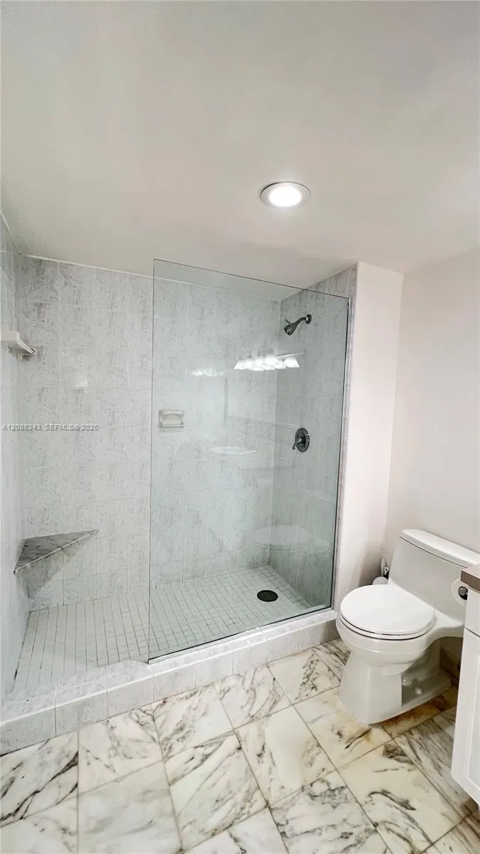 5825 Collins Ave #5G Miami Beach, FL 33140