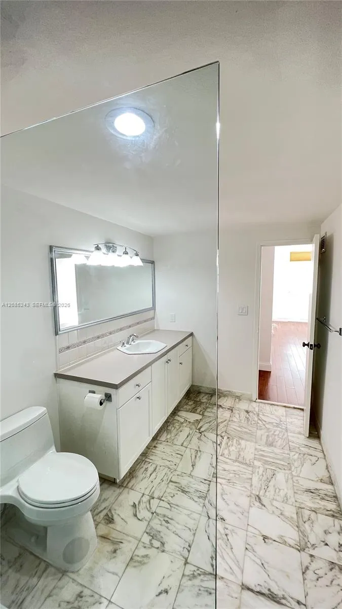 5825 Collins Ave #5G Miami Beach, FL 33140