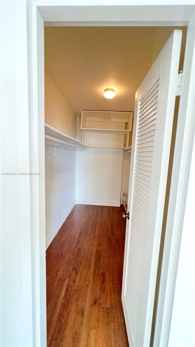 5825 Collins Ave #5G Miami Beach, FL 33140