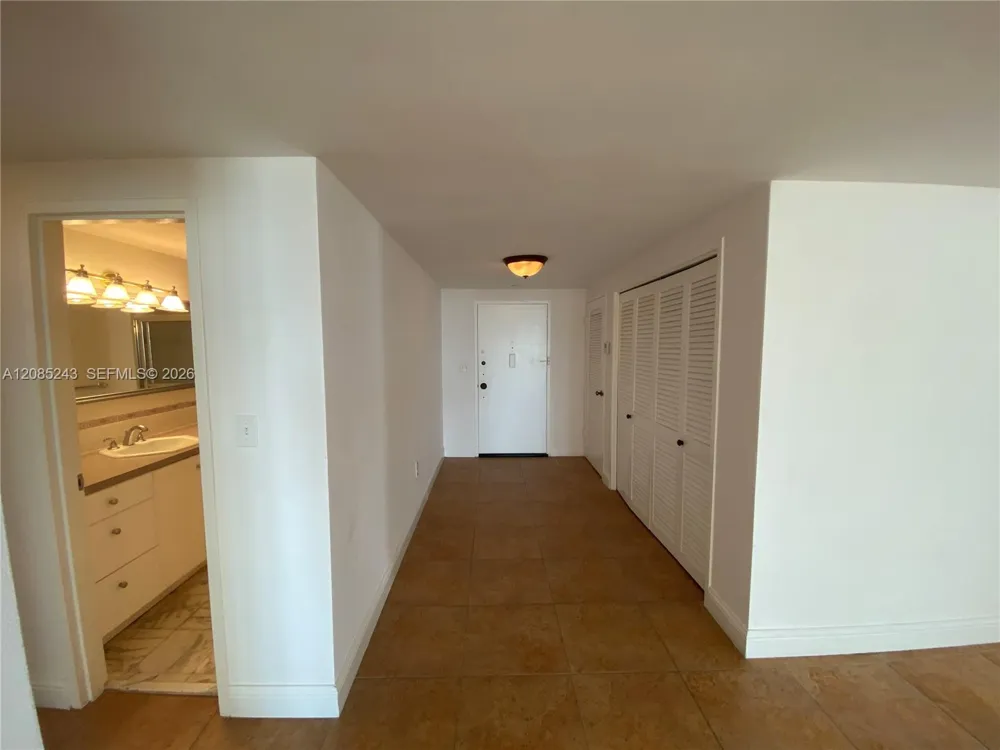 5825 Collins Ave #5G Miami Beach, FL 33140