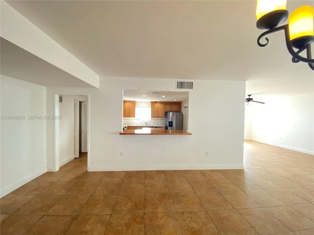 5825 Collins Ave #5G Miami Beach, FL 33140