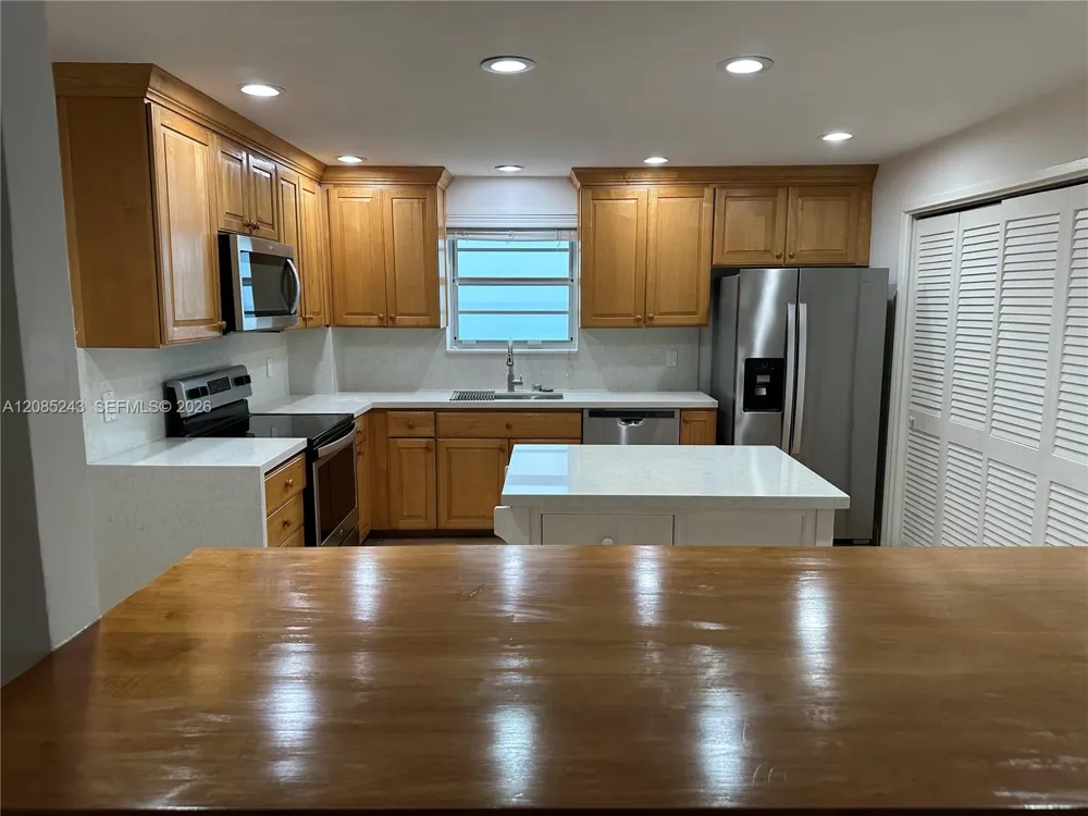 5825 Collins Ave #5G Miami Beach, FL 33140