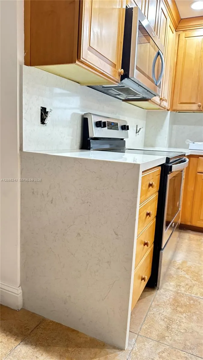 5825 Collins Ave #5G Miami Beach, FL 33140