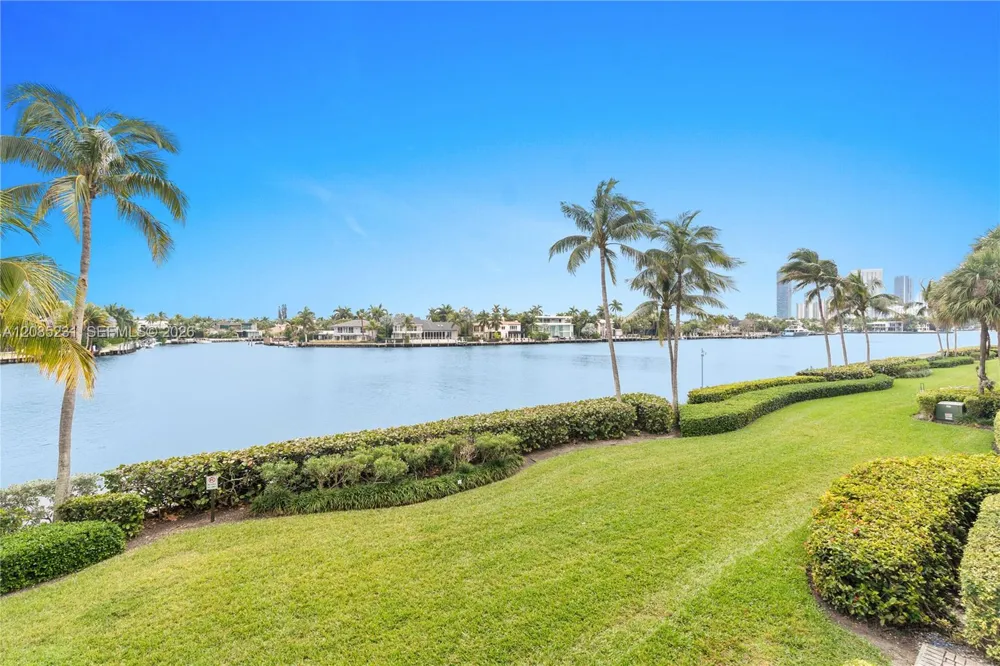 3801 NE 207th St #TH6 Aventura, FL 33180