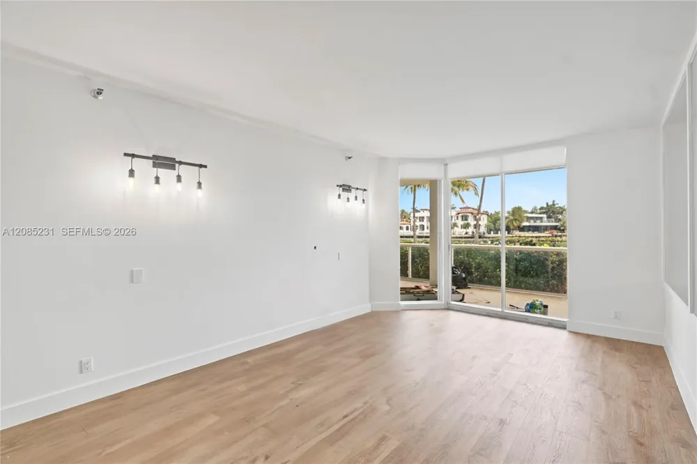 3801 NE 207th St #TH6 Aventura, FL 33180