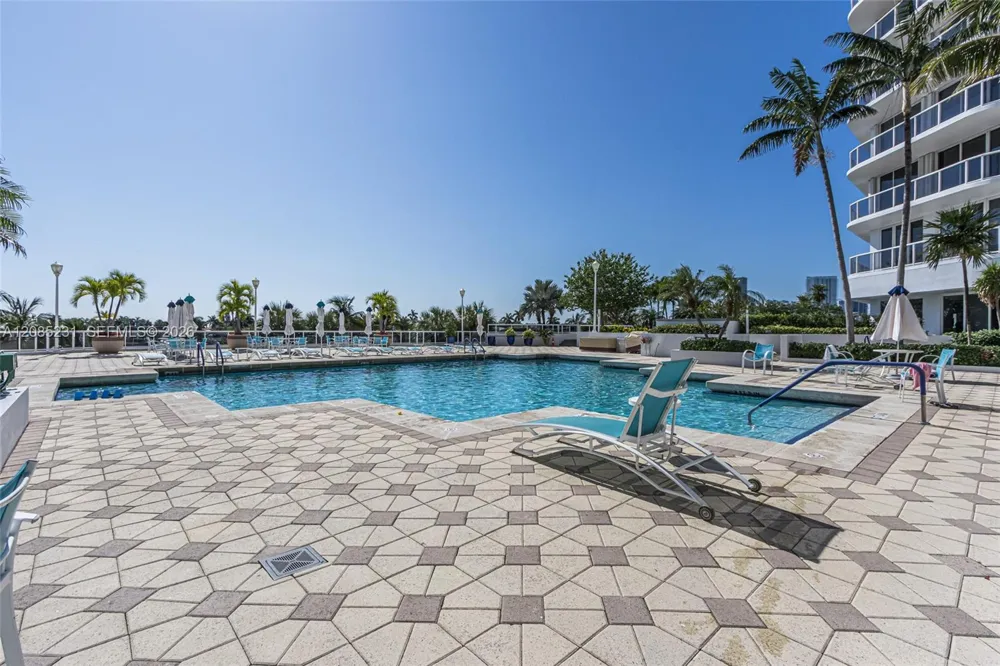 3801 NE 207th St #TH6 Aventura, FL 33180