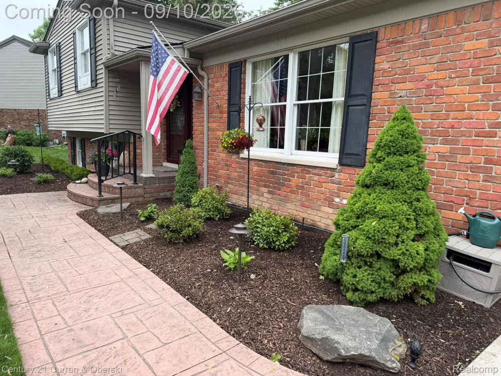 3875 Elizabeth Drive Troy City, MI 48084