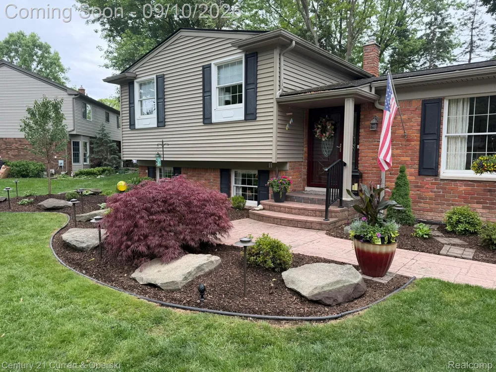 3875 Elizabeth Drive Troy City, MI 48084