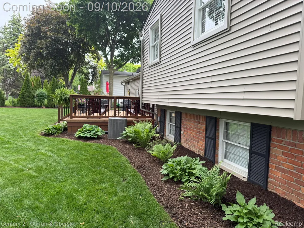 3875 Elizabeth Drive Troy City, MI 48084