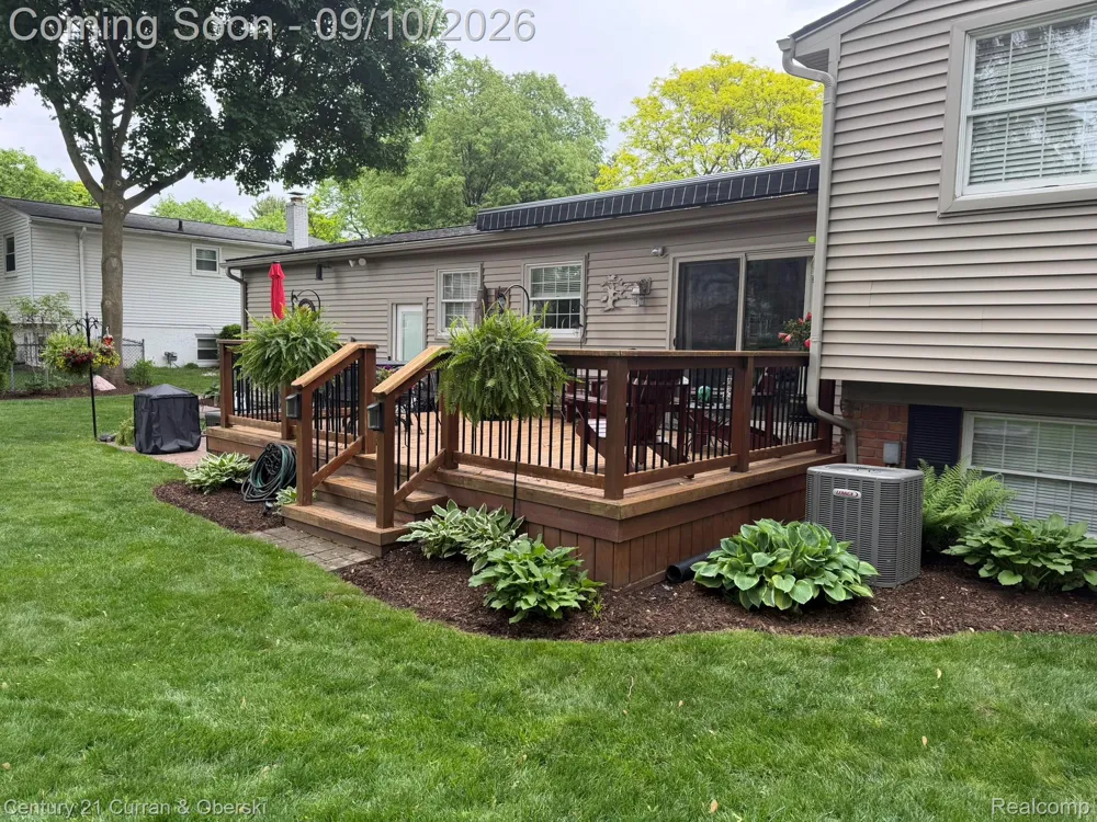 3875 Elizabeth Drive Troy City, MI 48084