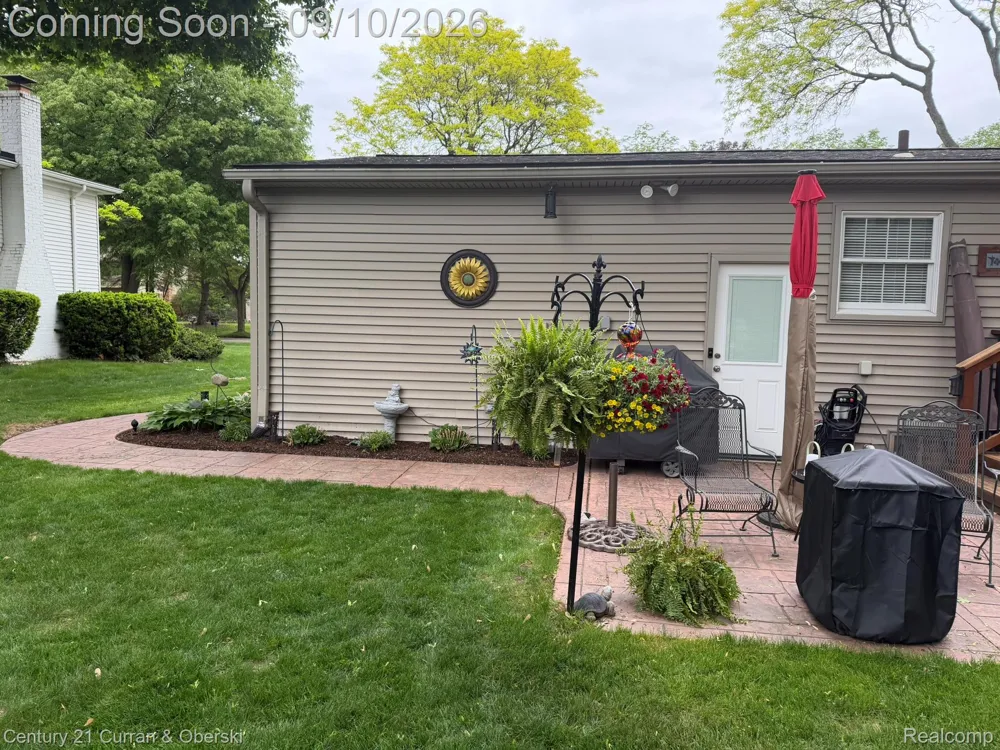 3875 Elizabeth Drive Troy City, MI 48084