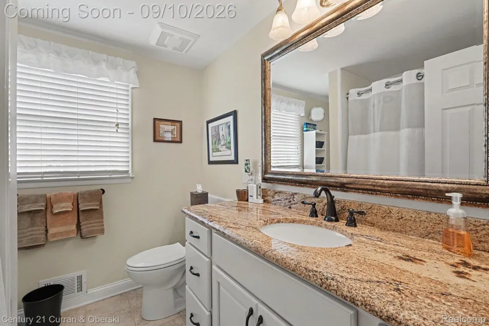 3875 Elizabeth Drive Troy City, MI 48084