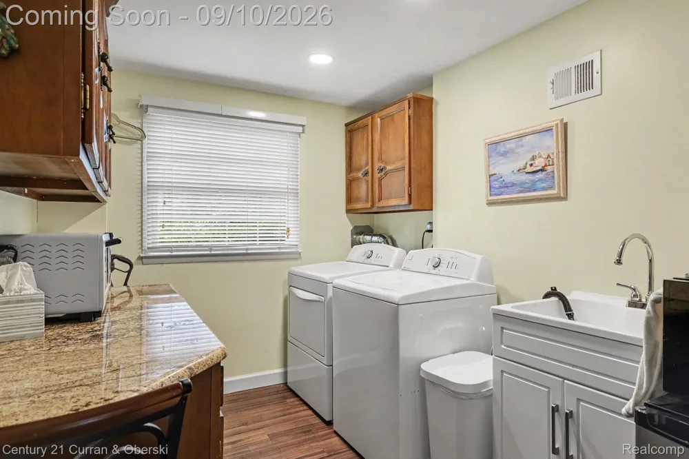 3875 Elizabeth Drive Troy City, MI 48084