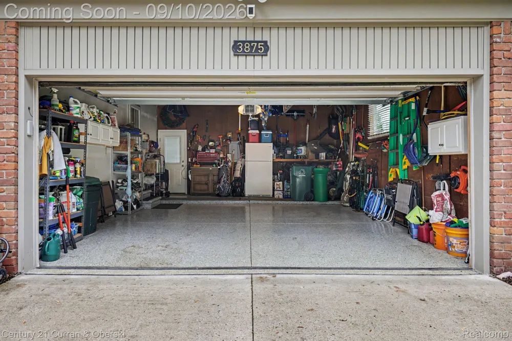 3875 Elizabeth Drive Troy City, MI 48084