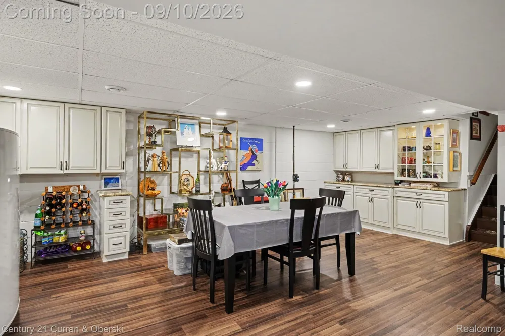 3875 Elizabeth Drive Troy City, MI 48084