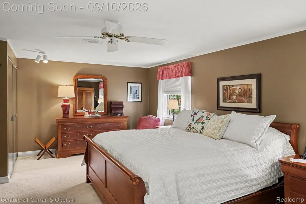 3875 Elizabeth Drive Troy City, MI 48084