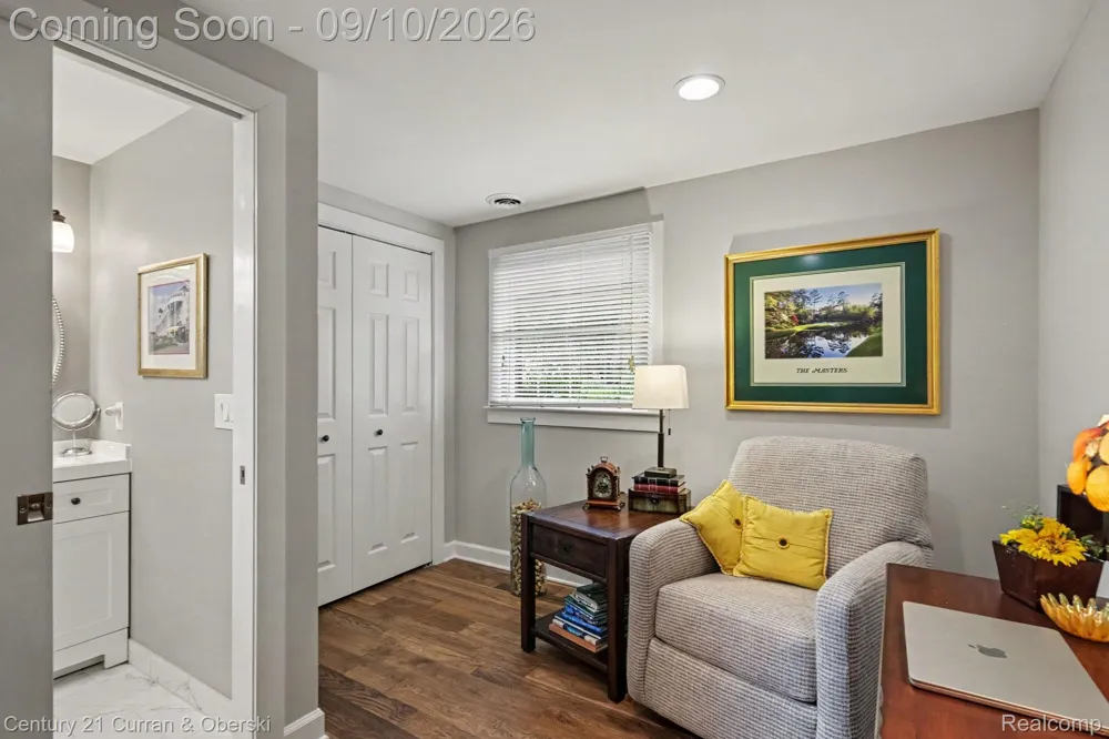 3875 Elizabeth Drive Troy City, MI 48084