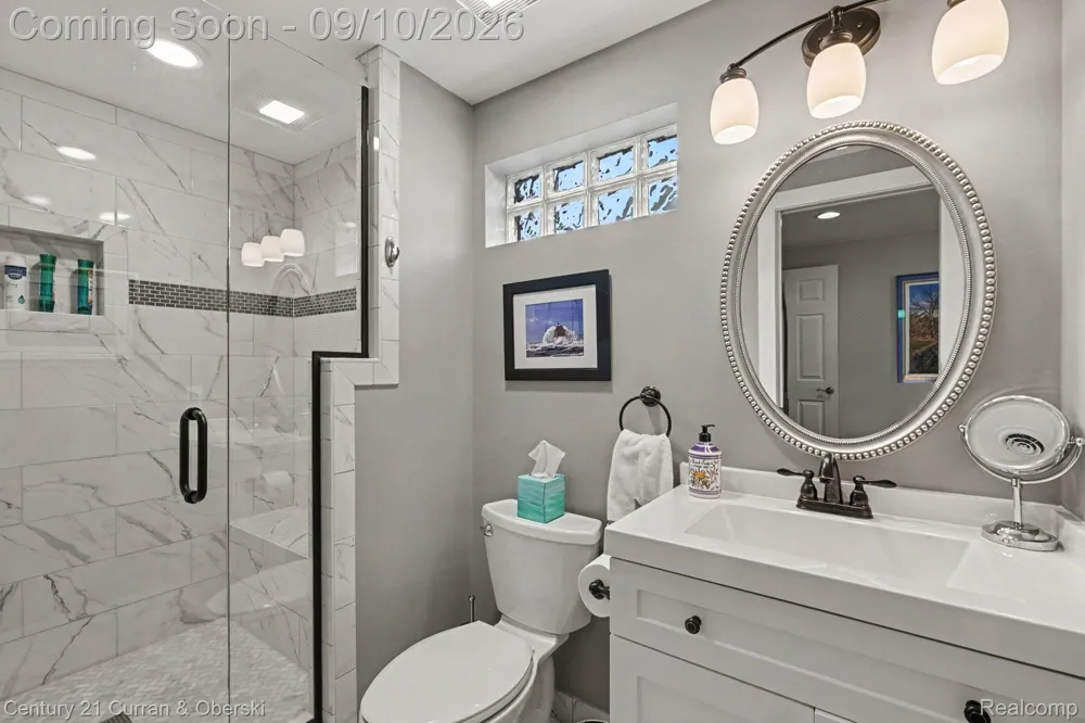 3875 Elizabeth Drive Troy City, MI 48084