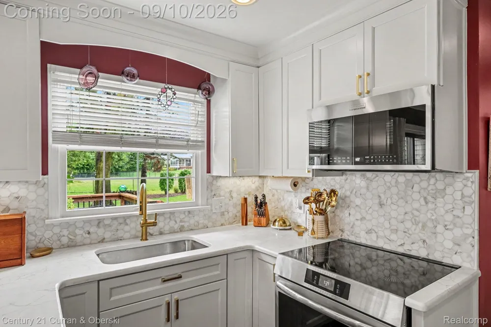 3875 Elizabeth Drive Troy City, MI 48084