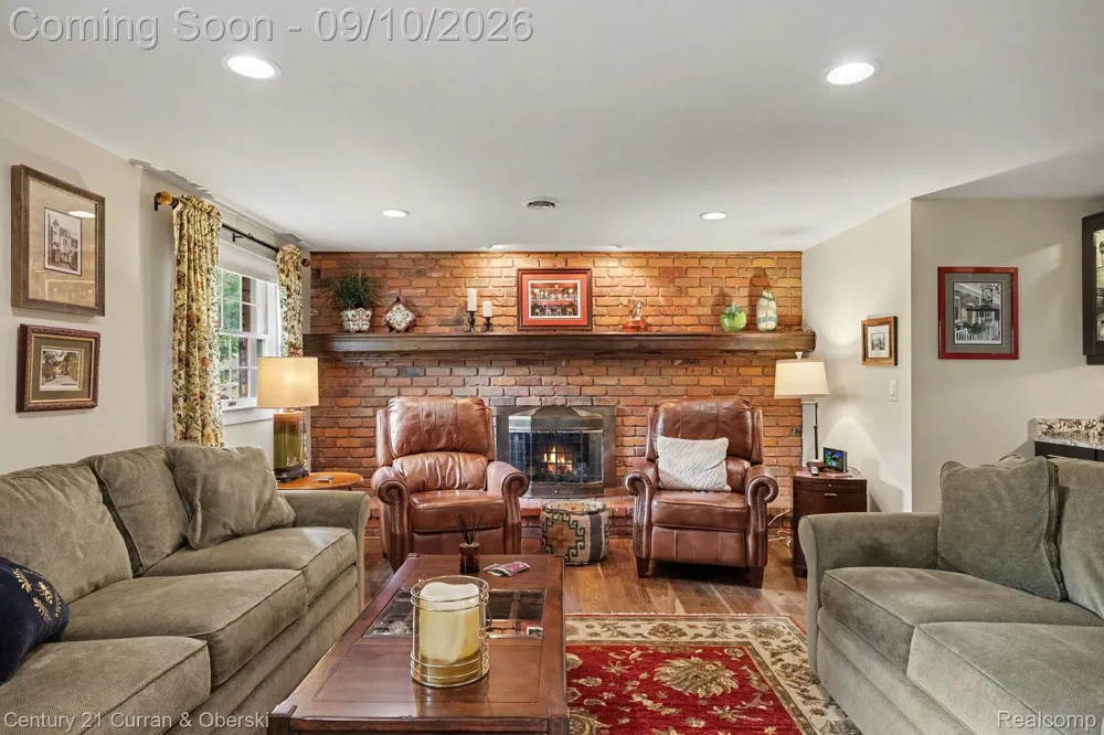 3875 Elizabeth Drive Troy City, MI 48084