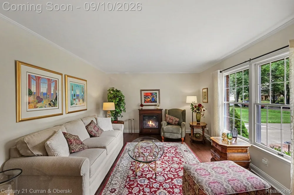 3875 Elizabeth Drive Troy City, MI 48084