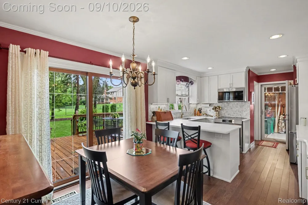 3875 Elizabeth Drive Troy City, MI 48084