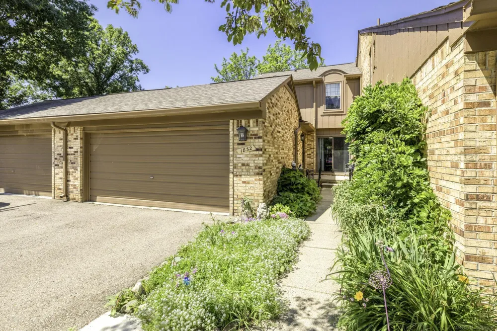 1832 Burning Bush Court Rochester Hills City, MI 48309
