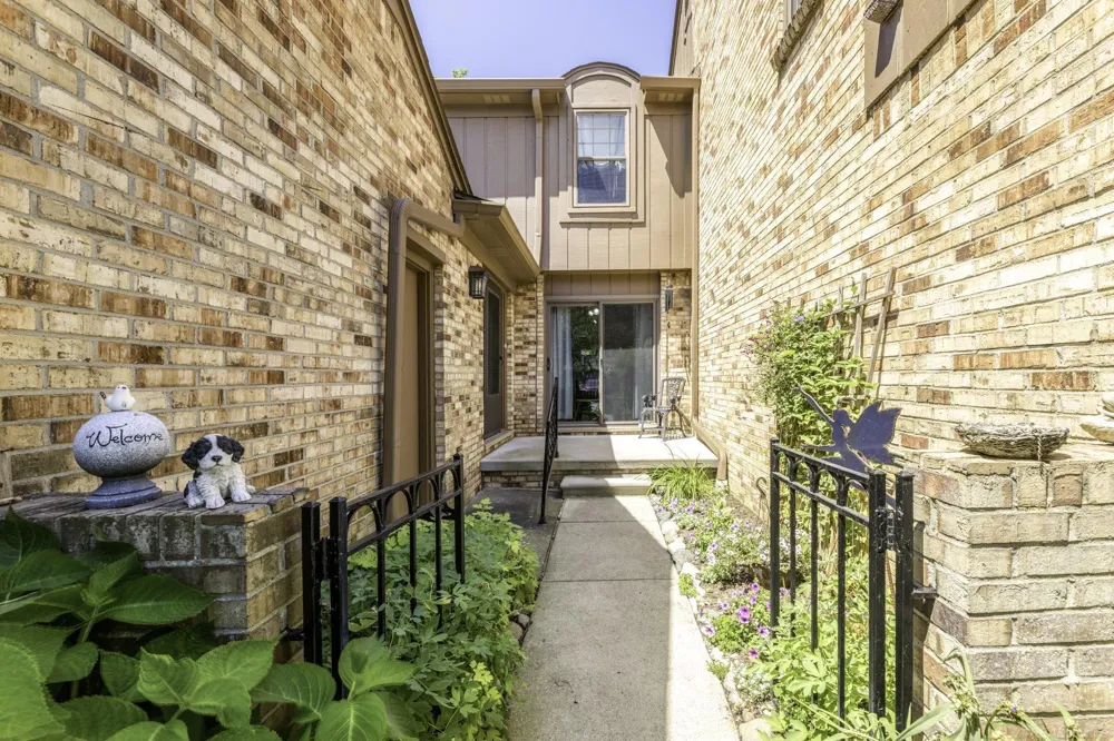 1832 Burning Bush Court Rochester Hills City, MI 48309