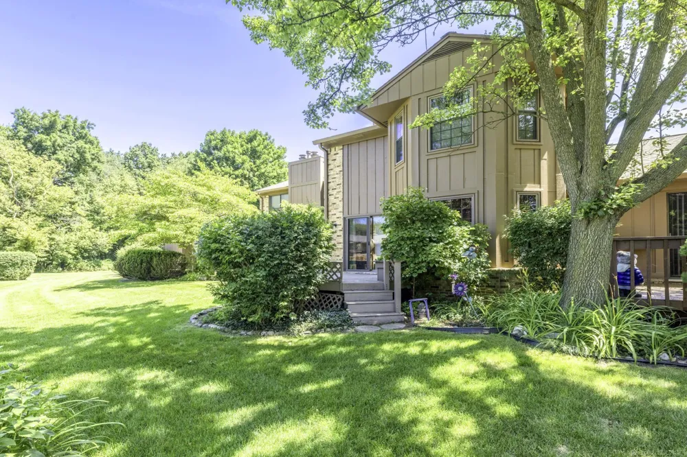 1832 Burning Bush Court Rochester Hills City, MI 48309
