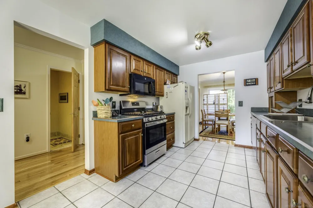 1832 Burning Bush Court Rochester Hills City, MI 48309