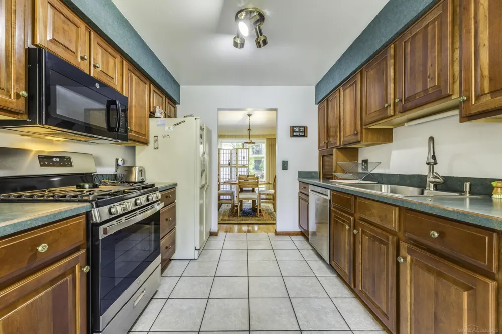 1832 Burning Bush Court Rochester Hills City, MI 48309