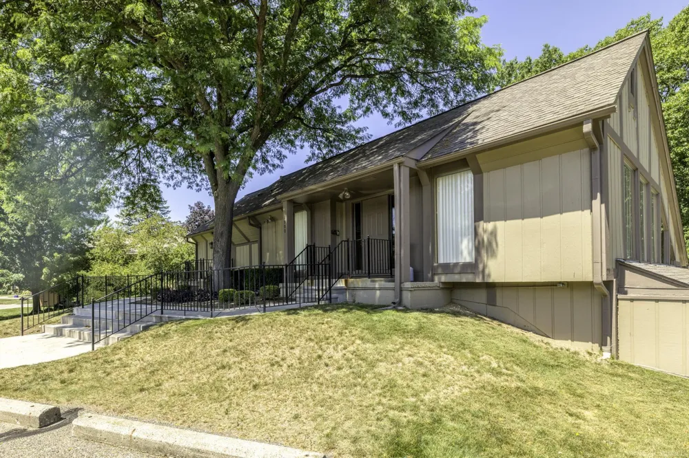 1832 Burning Bush Court Rochester Hills City, MI 48309