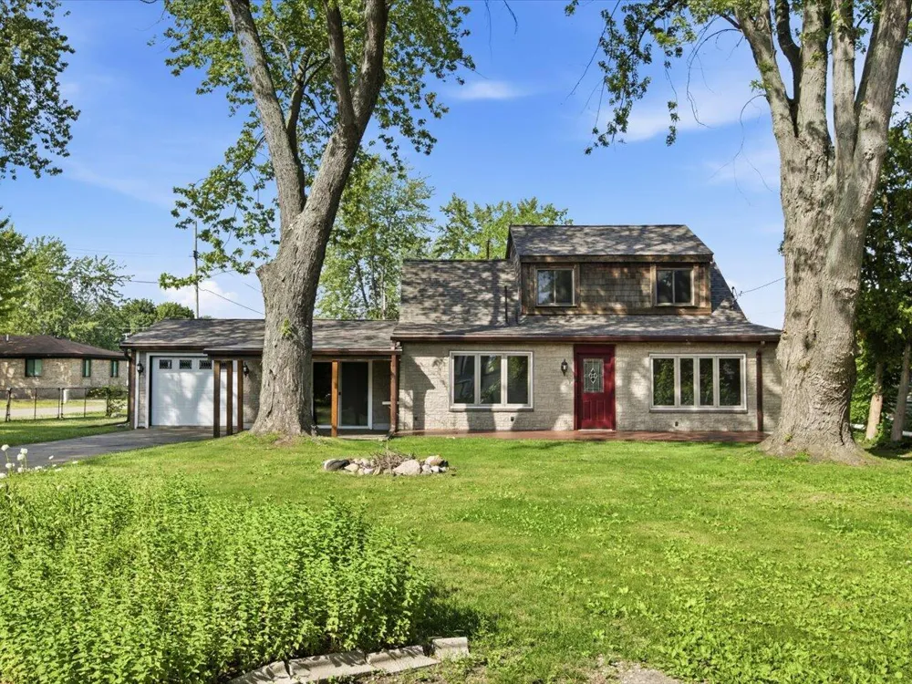 124 Roselawn Street Algonac City, MI 48001